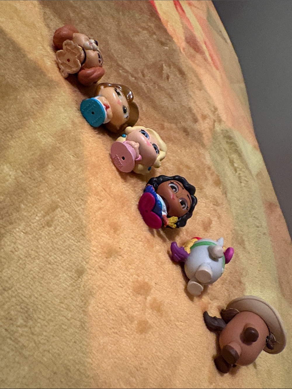 Disney Doorables- Lady, Belle, Lottie, Mirabel and LlamaLlama and Unicorn - Picture 4 of 9